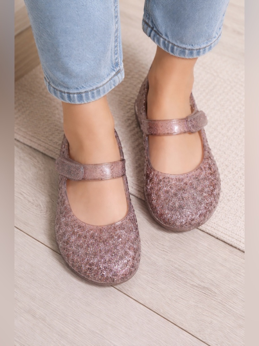 Old Navy Glittery Kids Sandals/Size 6